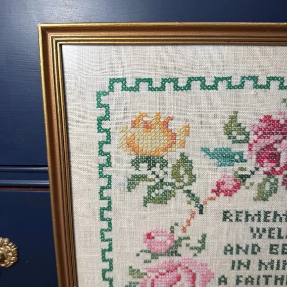 Vintage Framed Cross Stitch Sampler Friendship Poem Floral Roses Gold Frame 1977 - Picture 7 of 12